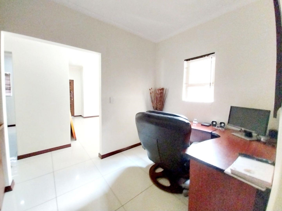3 Bedroom Property for Sale in Kosmosdal Gauteng
