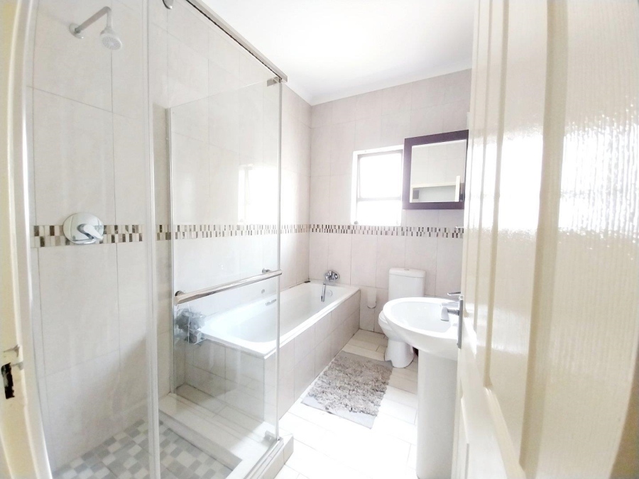 3 Bedroom Property for Sale in Kosmosdal Gauteng