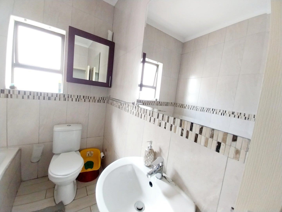 3 Bedroom Property for Sale in Kosmosdal Gauteng