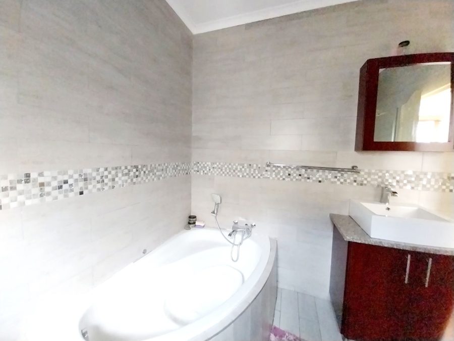 3 Bedroom Property for Sale in Kosmosdal Gauteng