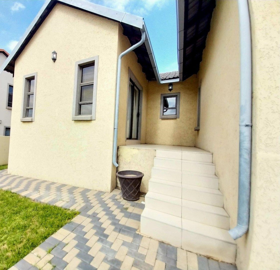 3 Bedroom Property for Sale in Kosmosdal Gauteng