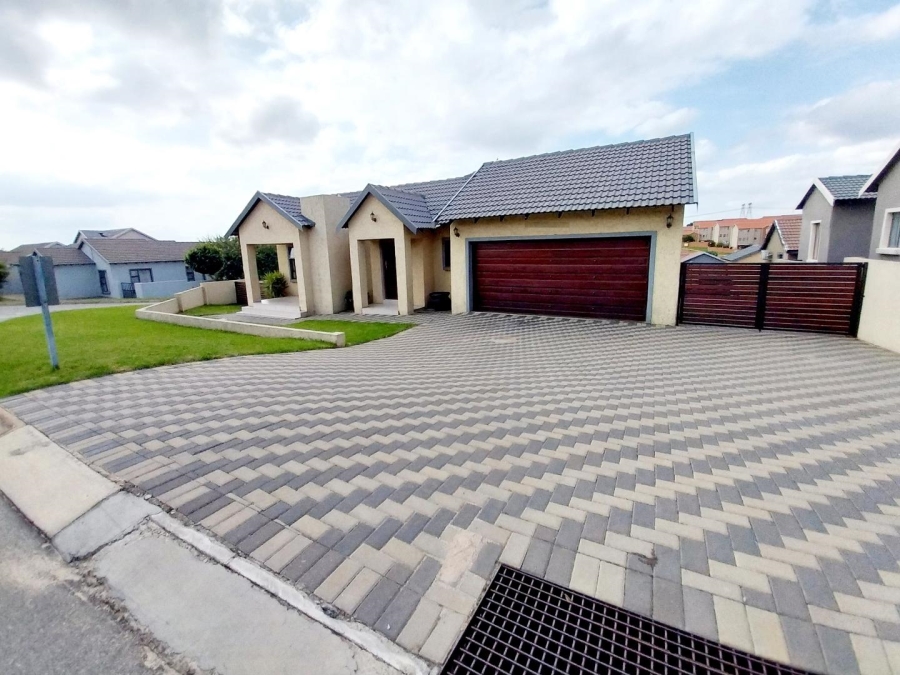 3 Bedroom Property for Sale in Kosmosdal Gauteng