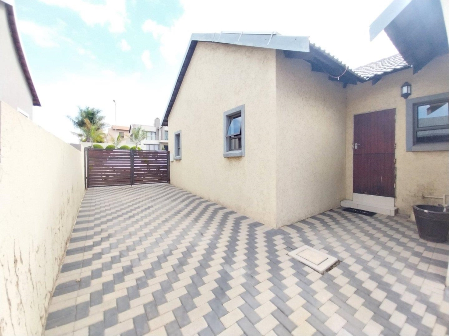 3 Bedroom Property for Sale in Kosmosdal Gauteng