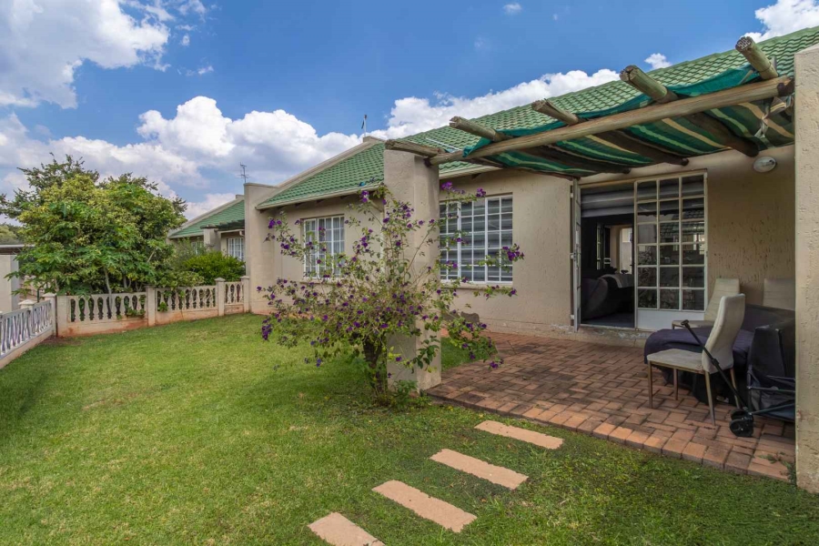 2 Bedroom Property for Sale in Little Falls Gauteng
