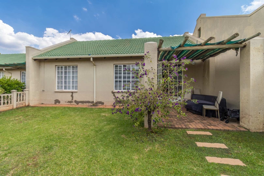 2 Bedroom Property for Sale in Little Falls Gauteng