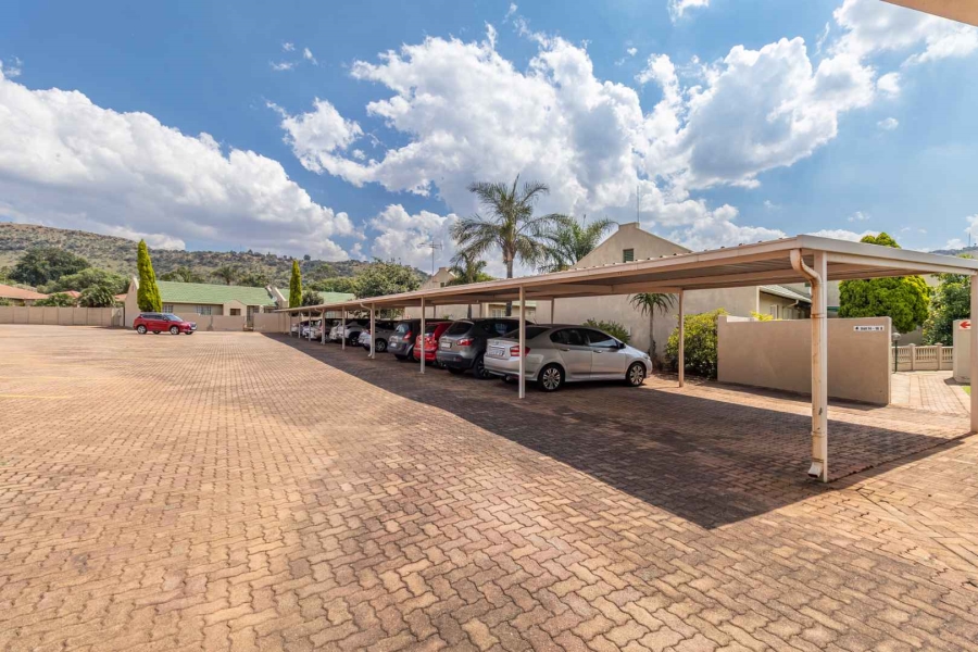 2 Bedroom Property for Sale in Little Falls Gauteng