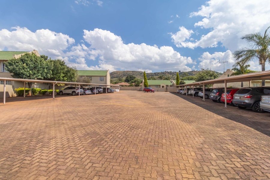 2 Bedroom Property for Sale in Little Falls Gauteng