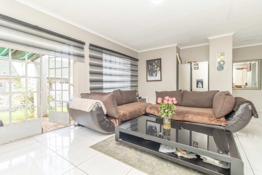 2 Bedroom Property for Sale in Little Falls Gauteng