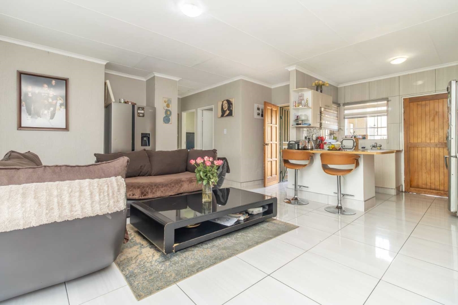 2 Bedroom Property for Sale in Little Falls Gauteng