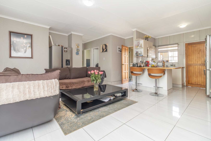 2 Bedroom Property for Sale in Little Falls Gauteng