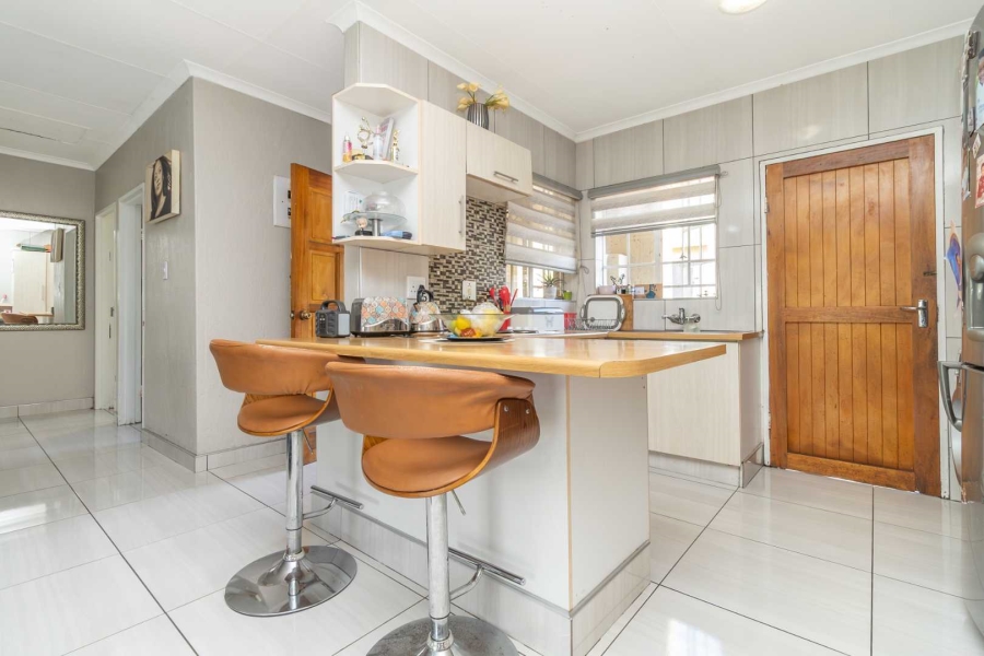 2 Bedroom Property for Sale in Little Falls Gauteng