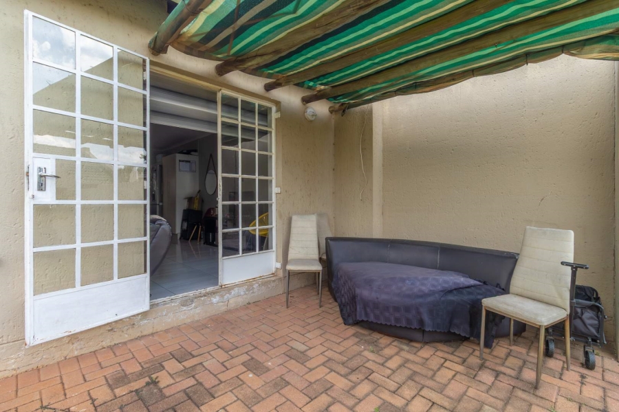 2 Bedroom Property for Sale in Little Falls Gauteng