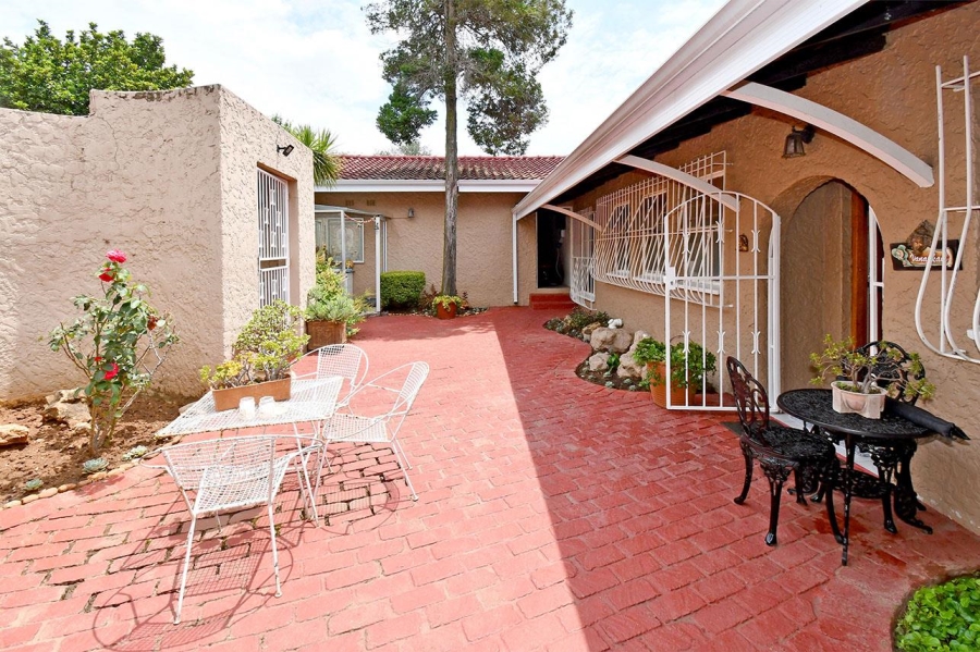 5 Bedroom Property for Sale in Bramley Park Gauteng