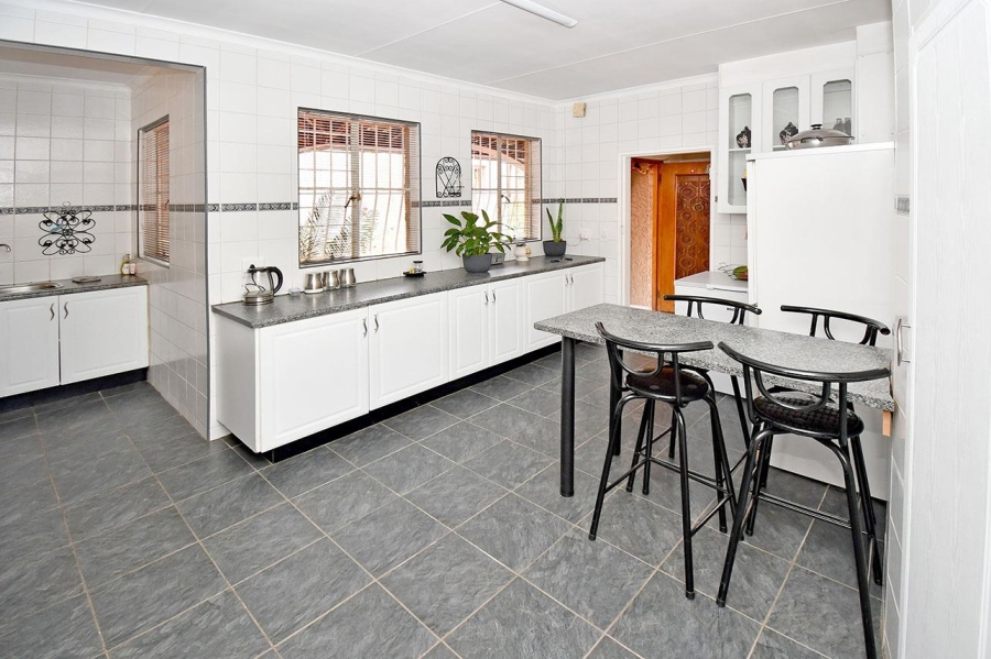 5 Bedroom Property for Sale in Bramley Park Gauteng