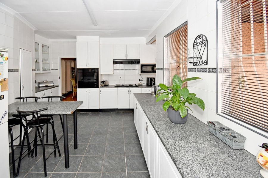 5 Bedroom Property for Sale in Bramley Park Gauteng