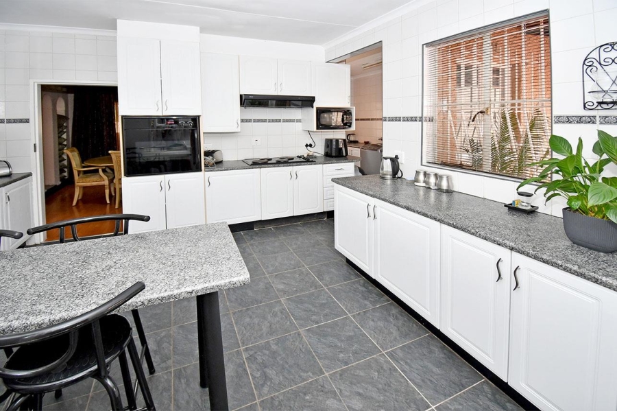 5 Bedroom Property for Sale in Bramley Park Gauteng