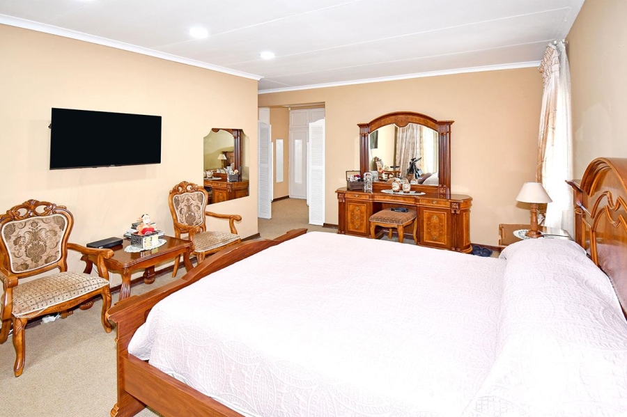5 Bedroom Property for Sale in Bramley Park Gauteng