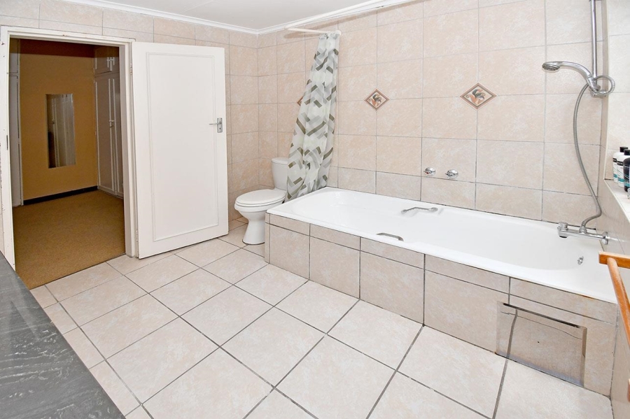 5 Bedroom Property for Sale in Bramley Park Gauteng