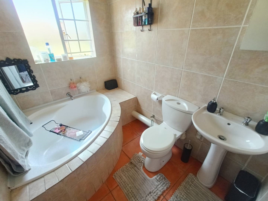 3 Bedroom Property for Sale in Rooihuiskraal Gauteng