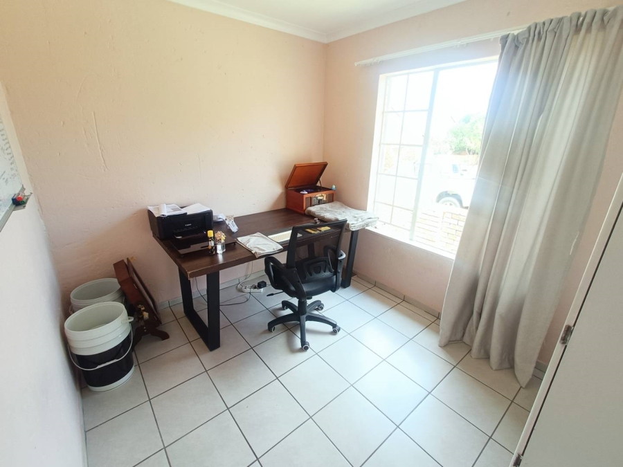 3 Bedroom Property for Sale in Rooihuiskraal Gauteng