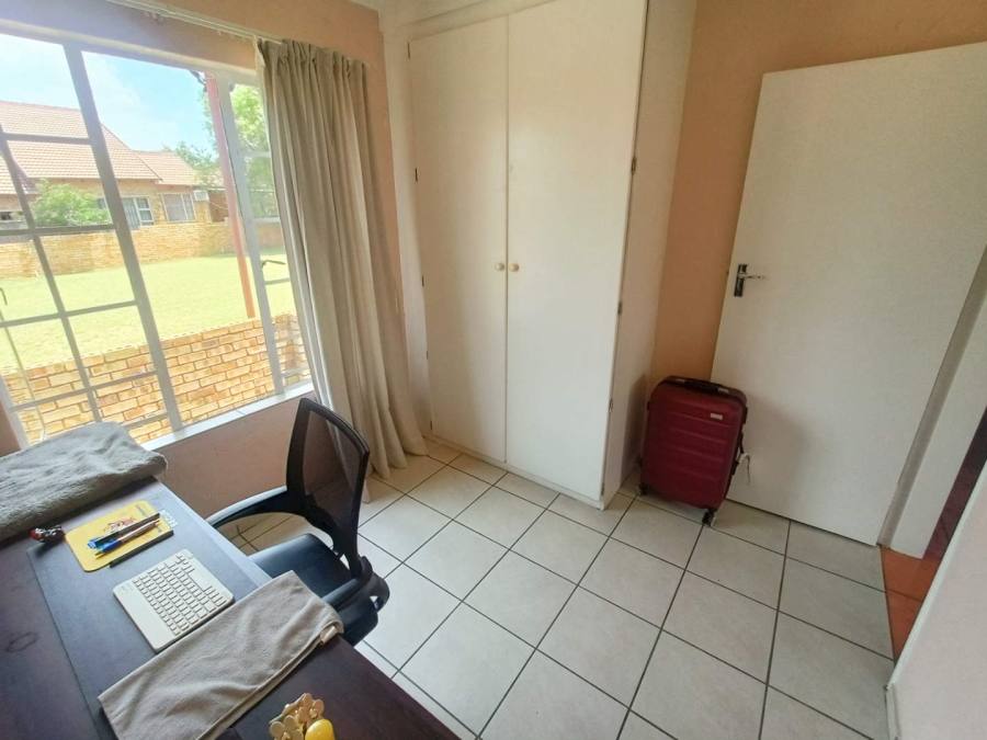 3 Bedroom Property for Sale in Rooihuiskraal Gauteng