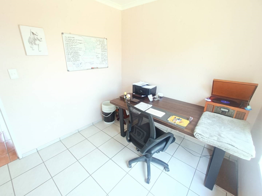 3 Bedroom Property for Sale in Rooihuiskraal Gauteng