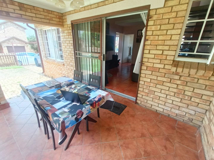 3 Bedroom Property for Sale in Rooihuiskraal Gauteng