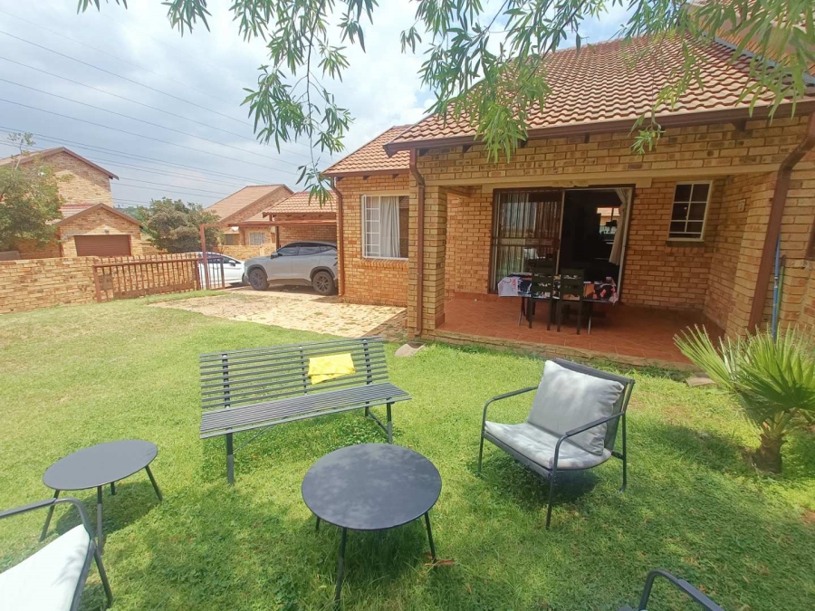 3 Bedroom Property for Sale in Rooihuiskraal Gauteng