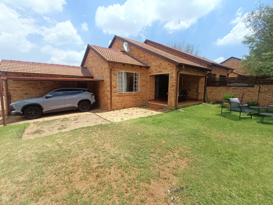 3 Bedroom Property for Sale in Rooihuiskraal Gauteng