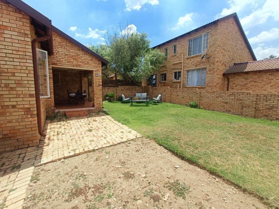 3 Bedroom Property for Sale in Rooihuiskraal Gauteng