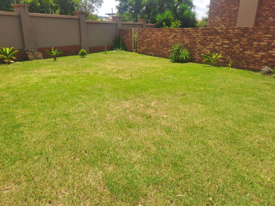 2 Bedroom Property for Sale in Eco Park Gauteng