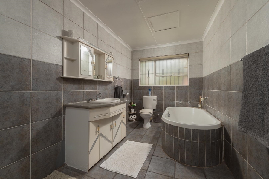 4 Bedroom Property for Sale in Brackendowns Gauteng