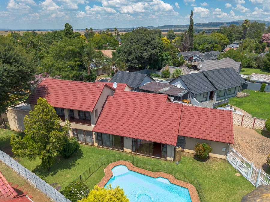 4 Bedroom Property for Sale in Brackendowns Gauteng