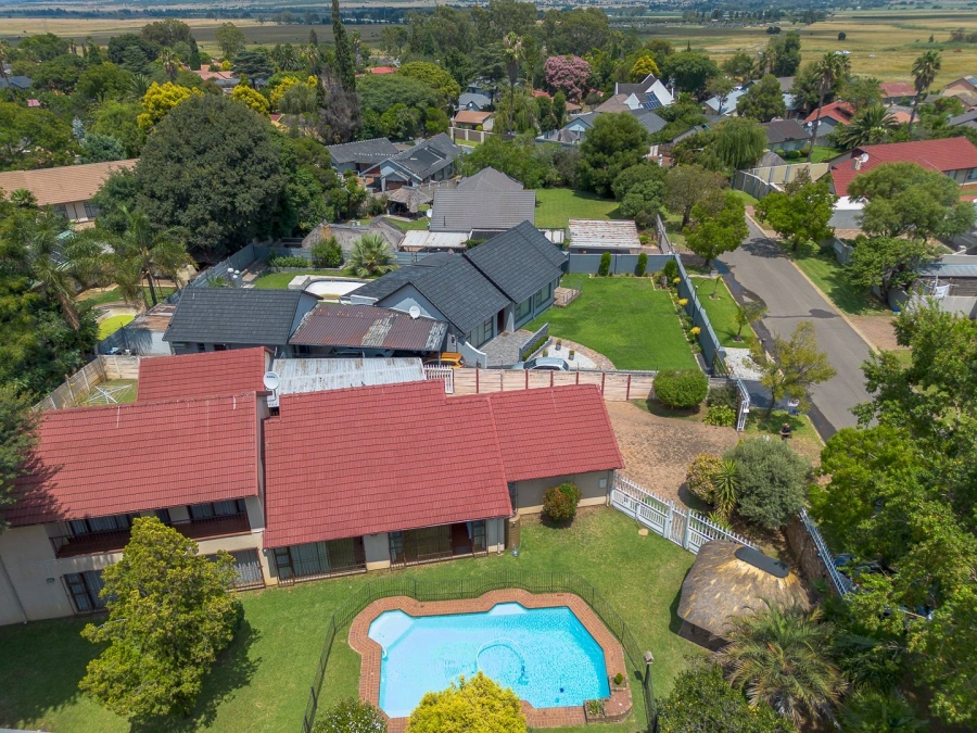 4 Bedroom Property for Sale in Brackendowns Gauteng