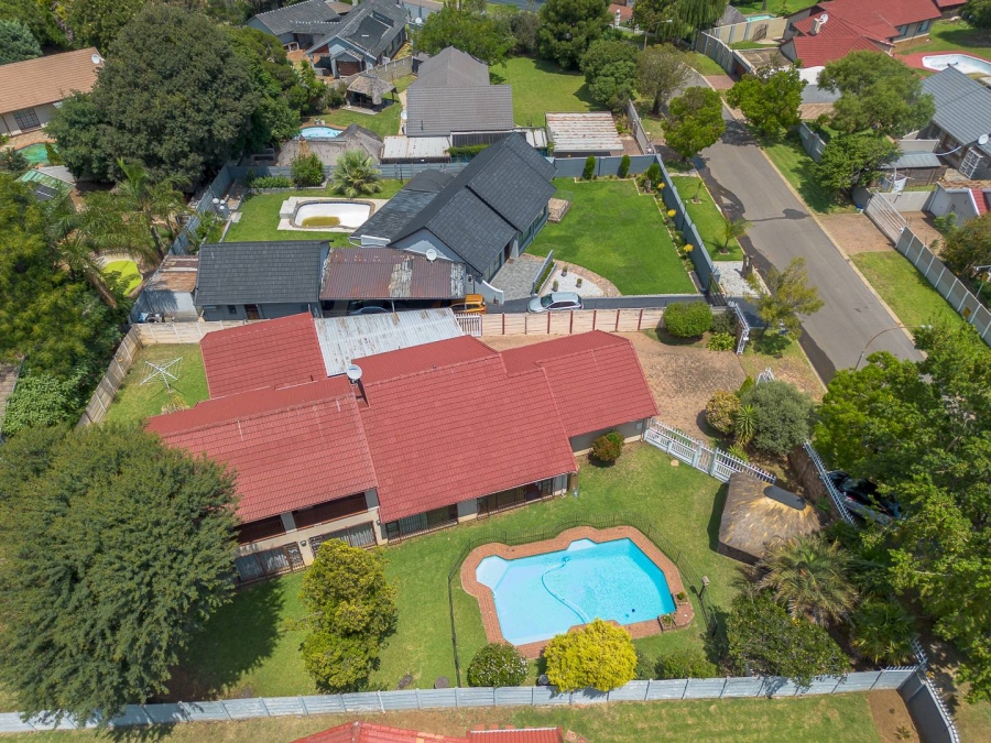 4 Bedroom Property for Sale in Brackendowns Gauteng