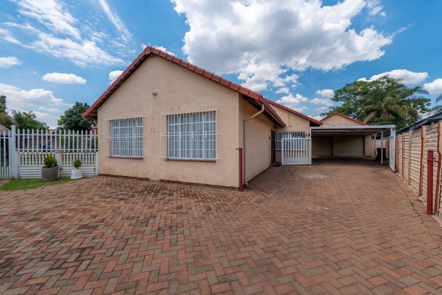 4 Bedroom Property for Sale in Brackendowns Gauteng