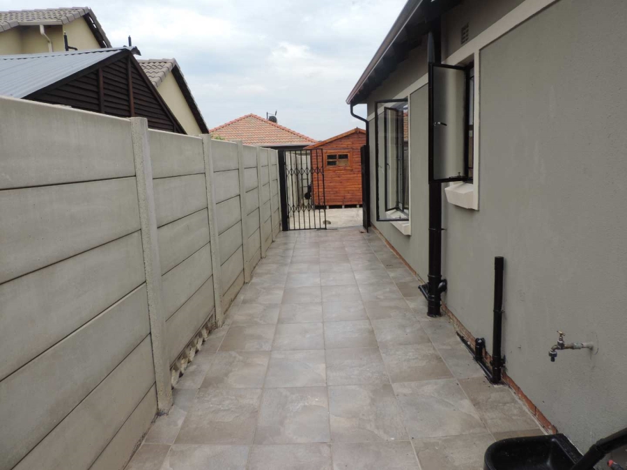 3 Bedroom Property for Sale in Albertsdal Gauteng