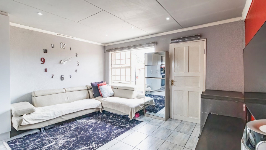 2 Bedroom Property for Sale in Lakefield Gauteng