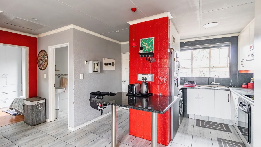 2 Bedroom Property for Sale in Lakefield Gauteng