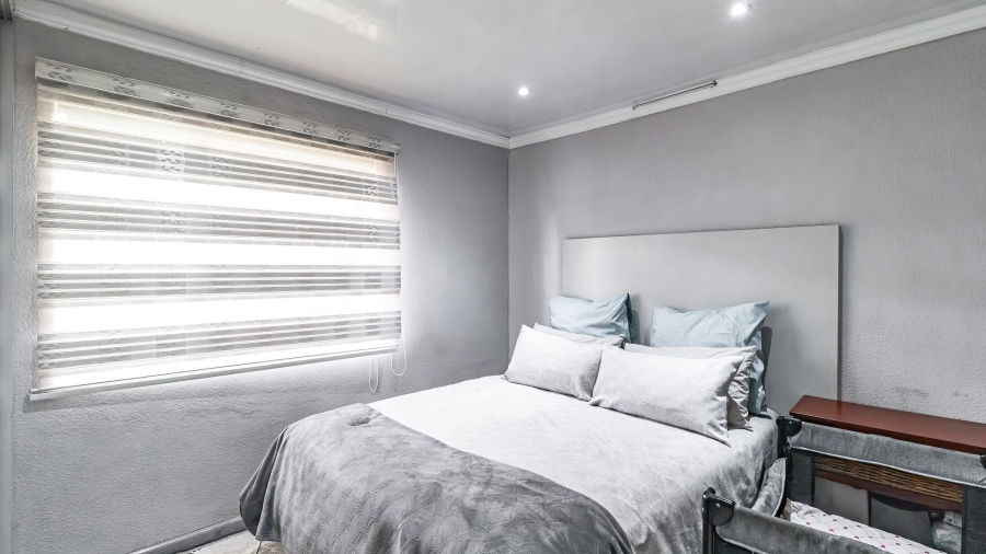 2 Bedroom Property for Sale in Lakefield Gauteng