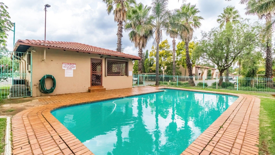 2 Bedroom Property for Sale in Lakefield Gauteng