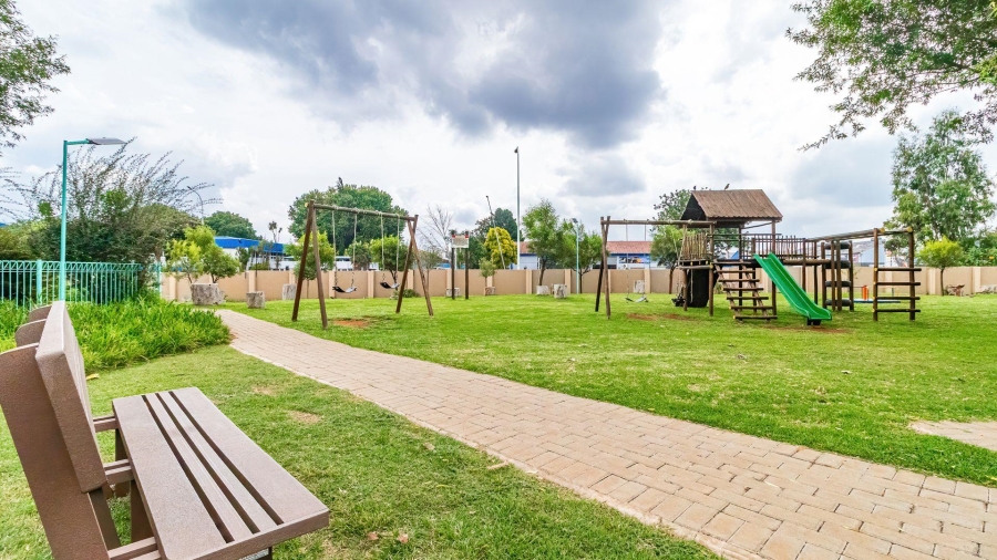 2 Bedroom Property for Sale in Lakefield Gauteng