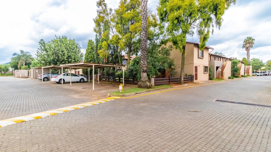2 Bedroom Property for Sale in Lakefield Gauteng