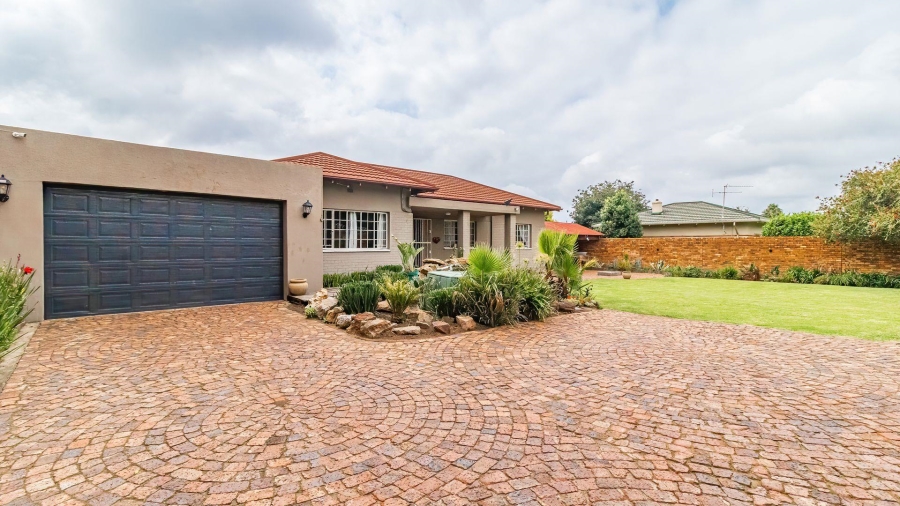 3 Bedroom Property for Sale in Airfield Gauteng