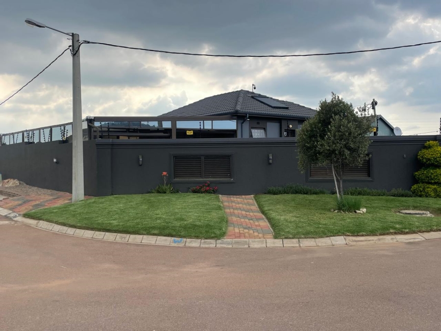 3 Bedroom Property for Sale in Witpoortjie Gauteng