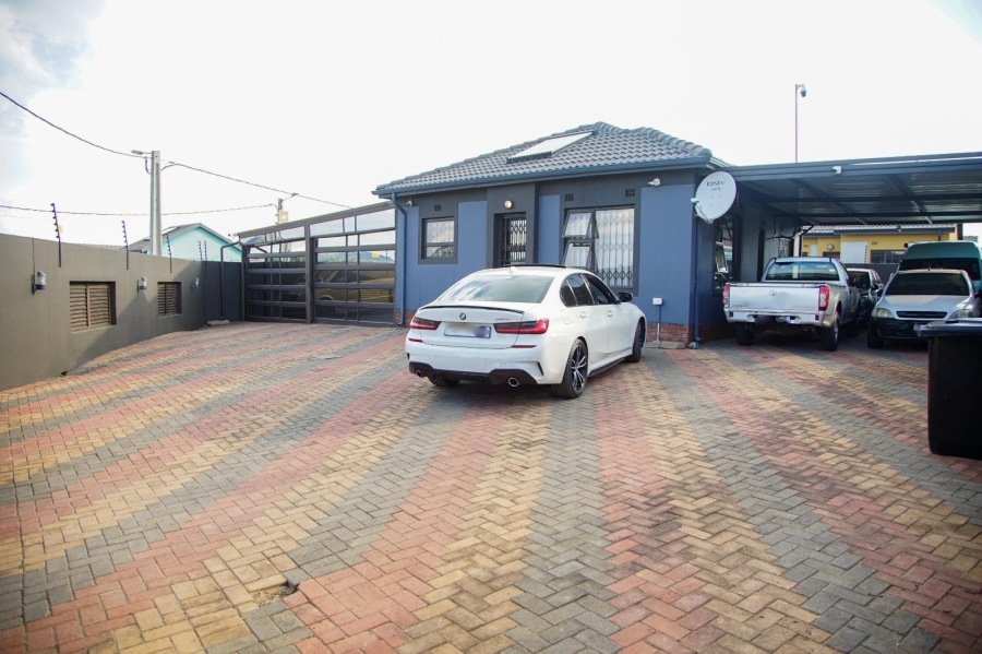 3 Bedroom Property for Sale in Witpoortjie Gauteng