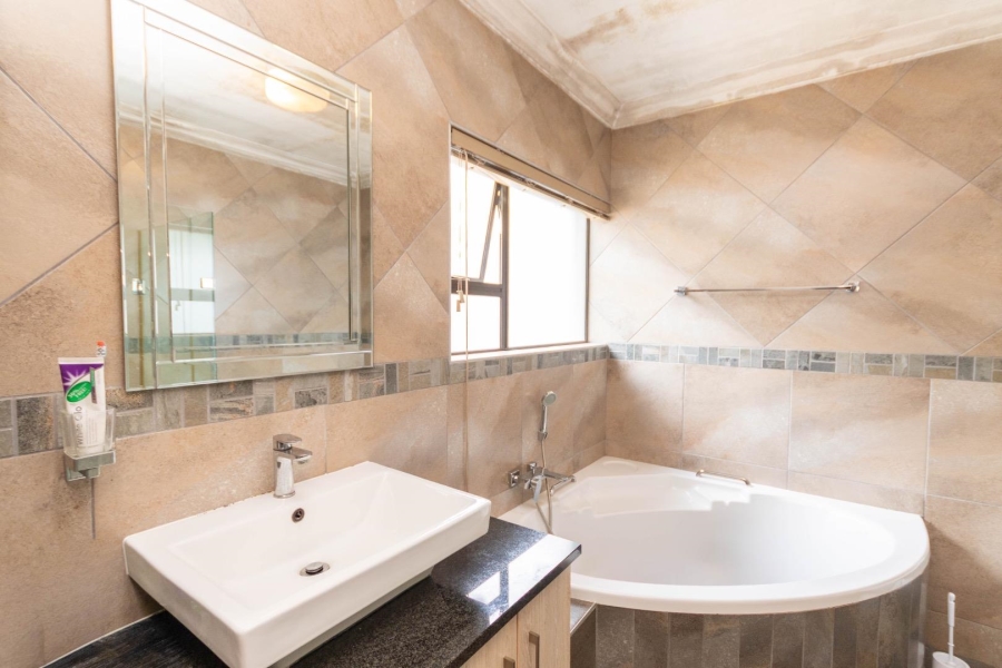 3 Bedroom Property for Sale in Rua Vista Gauteng