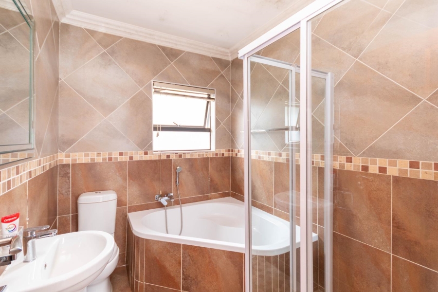 3 Bedroom Property for Sale in Rua Vista Gauteng