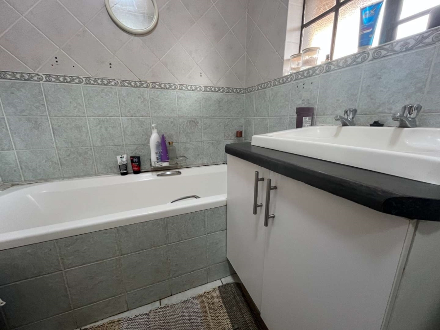 2 Bedroom Property for Sale in Roodepoort West Gauteng