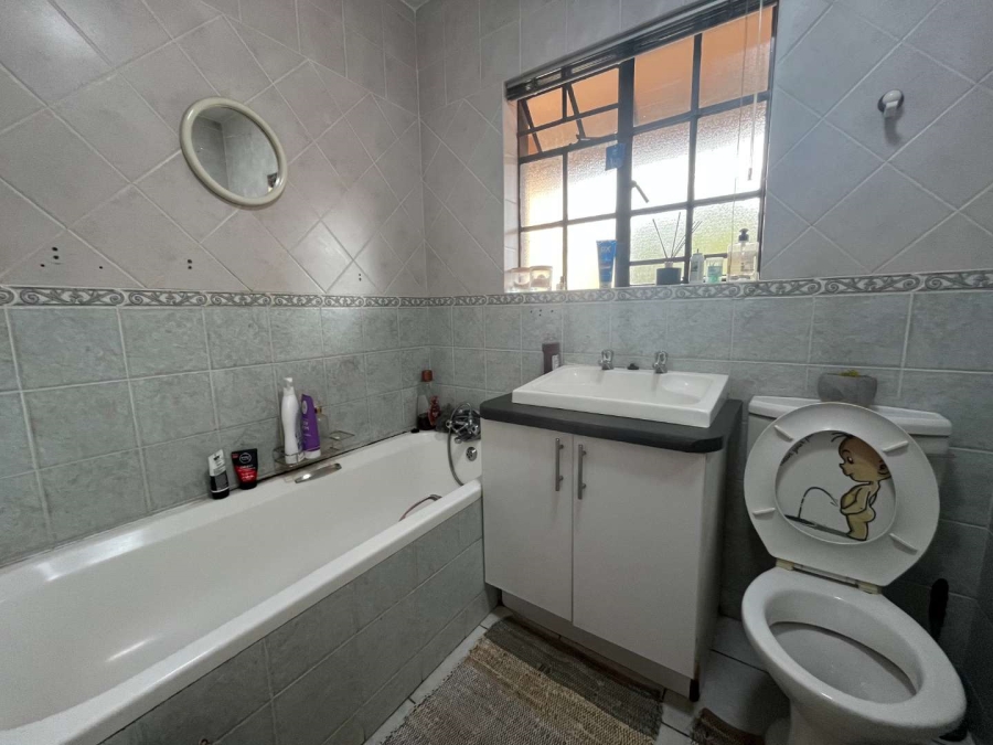 2 Bedroom Property for Sale in Roodepoort West Gauteng